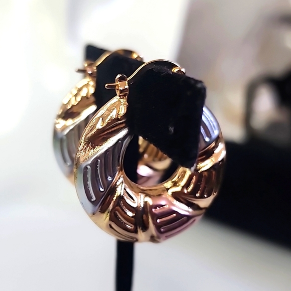 Tricolor Gold Chunky Hoop Earrings - Picture 5 of 7